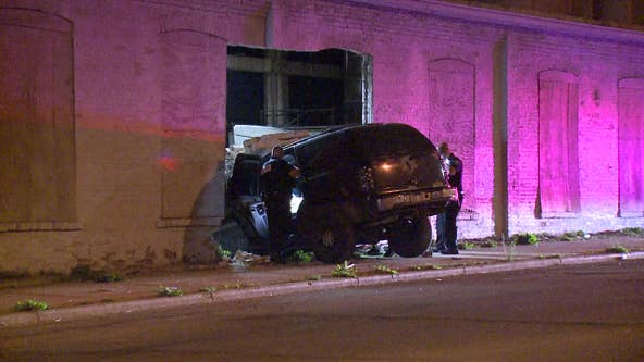 SUV crashes into Milwaukee building