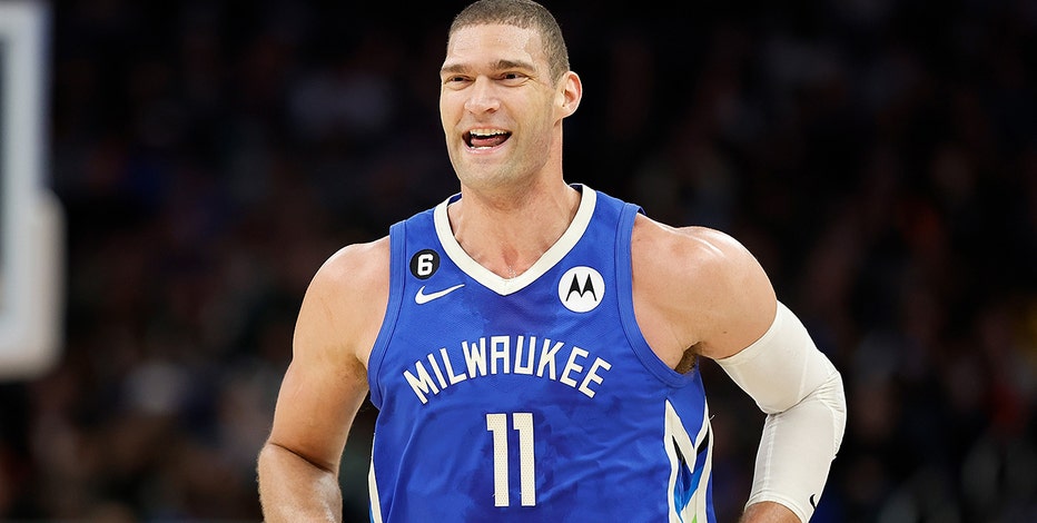 Brook Lopez is returning to the Bucks on a two-year, $48 million