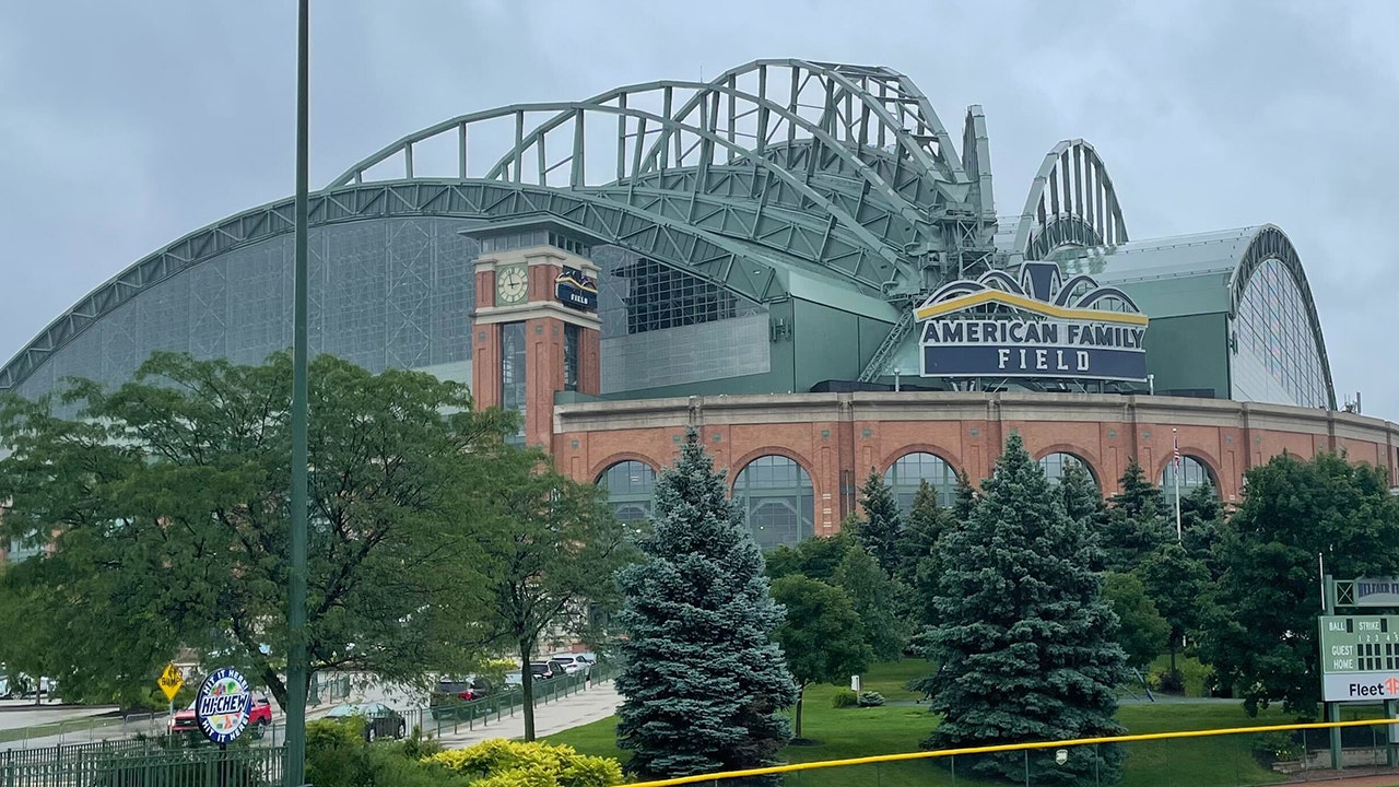 Brewers promise lower prices for fan gear at Miller Park
