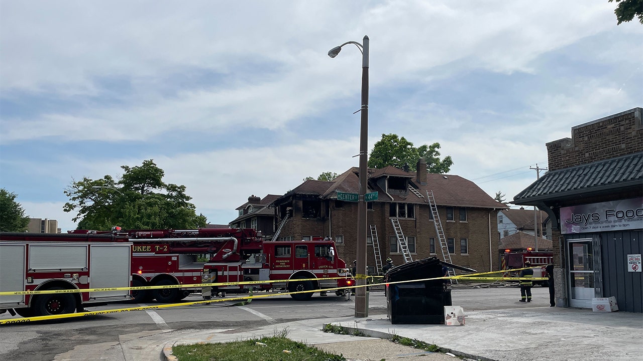 Milwaukee house fire near 44th and Center | FOX6 Milwaukee