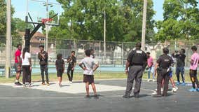 Milwaukee police, kids come together in Sherman Park: 'Promote peace'