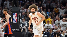 Bucks sign Robin Lopez, reach deals with Green, Jackson, Livingston