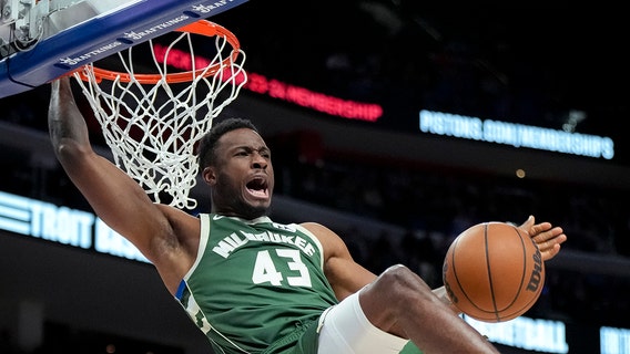 Bucks re-sign Thanasis Antetokounmpo
