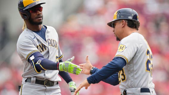 Brewers rally to beat Reds 4-3, open 2-game NL Central lead