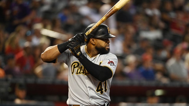 Brewers acquire Carlos Santana, trade prospect to Pirates