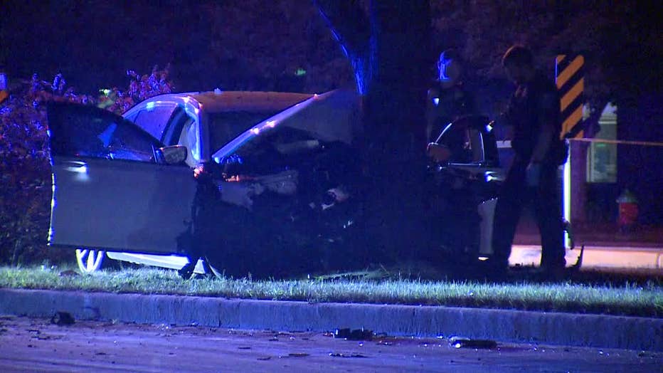 Milwaukee driver loses control, strikes light pole and tree