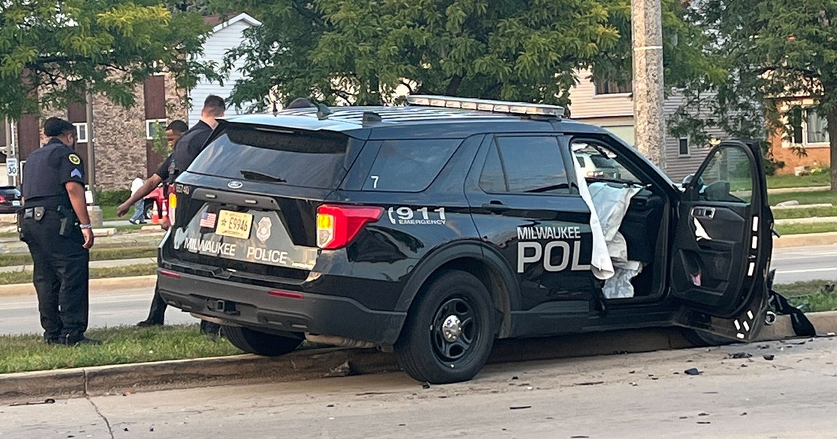 Milwaukee police squad crash, officer OK: MFD | FOX6 Milwaukee