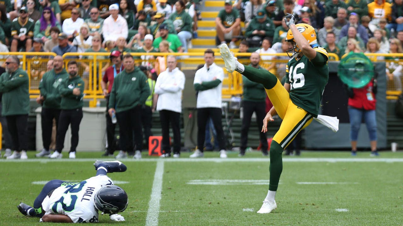 Green Bay Packers punter Pat O'Donnell (16) punts during an NFL football  game against the Washington Commanders, Sunday, October 23, 2022 in  Landover. (AP Photo/Daniel Kucin Jr Stock Photo - Alamy