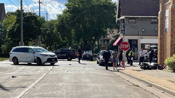 Milwaukee motorcycle crash, man dead near Holton and Chambers
