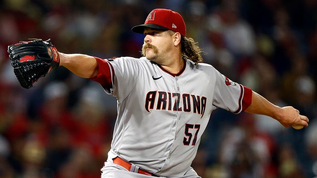 Brewers add pitcher Chafin, trade Strzelecki to Diamondbacks