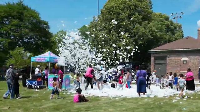 Milwaukee Recreation hosts foam bubble parties for kids