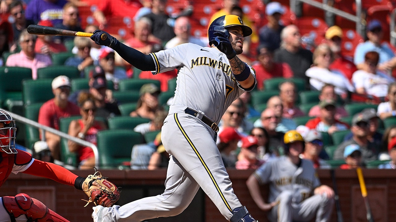 Milwaukee Brewers' magic number still three after loss to Cardinals