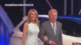 Vanna White extends Wheel of Fortune contract