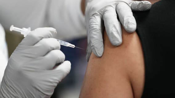 New COVID shot rollout, Milwaukee pharmacies seeing 'little delays'