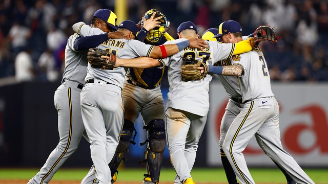 Brewers rally past Yankees, Monasterio doubles twice