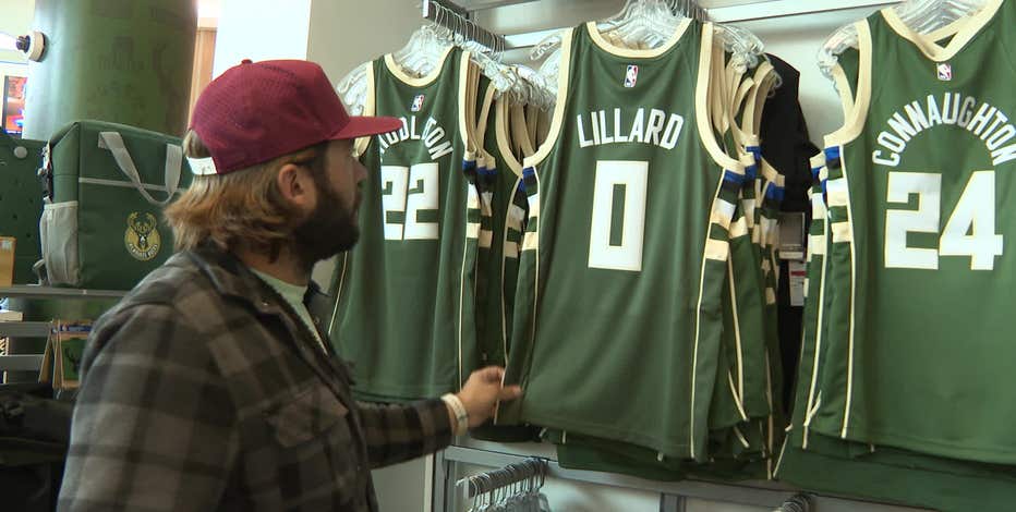 Damian Lillard jersey Bucks sell limited quantities to fans