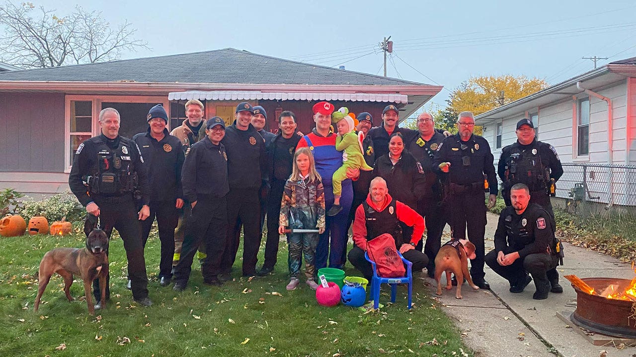 Racine trickortreat parade; officers brighten day of boy with leukemia