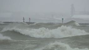 Wicked waves pound Milwaukee's shoreline; gale warning in effect