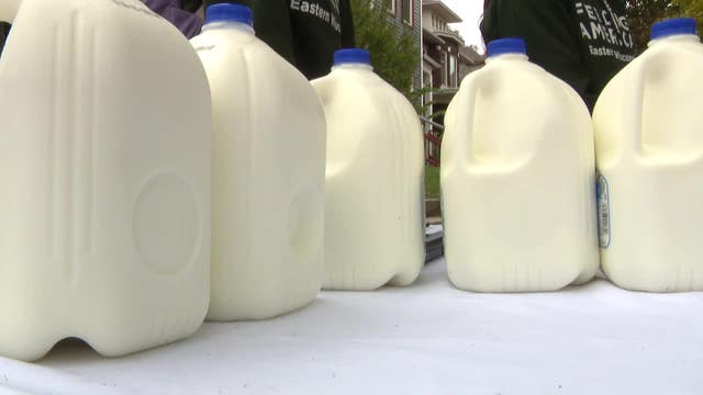 Feeding America 'Dairyland Delivery,' Milwaukee church hosts donation