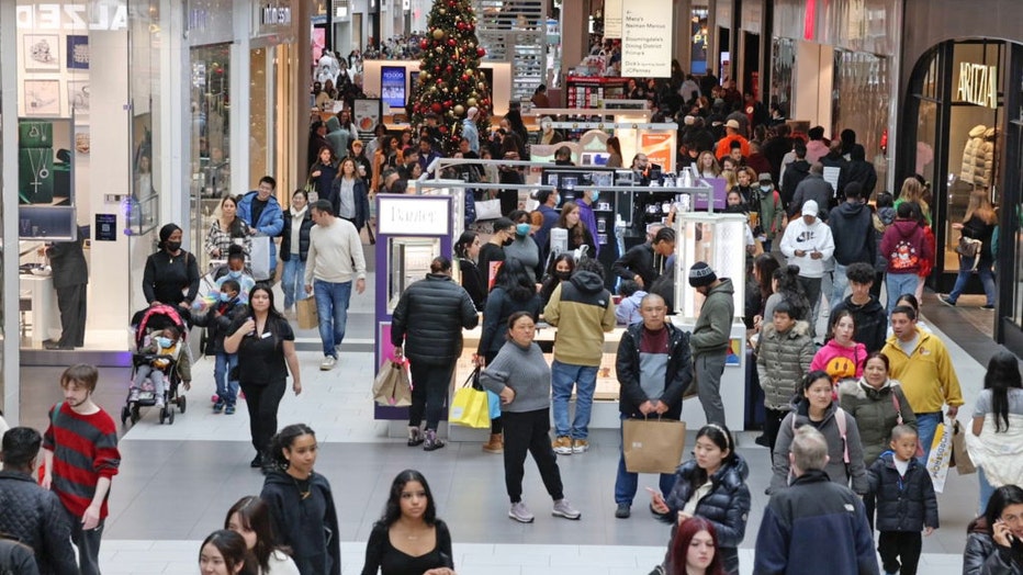 Eating at Roosevelt Field mall, then and now - Newsday