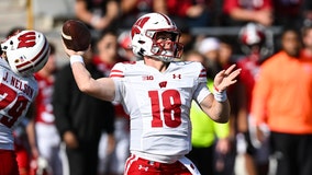 Wisconsin Badgers lose at Indiana, Locke throws 2 touchdowns