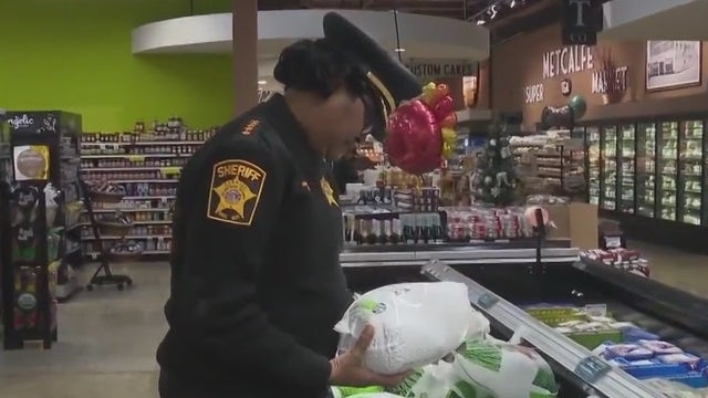 Milwaukee County sheriff goes Thanksgiving shopping, to donate food