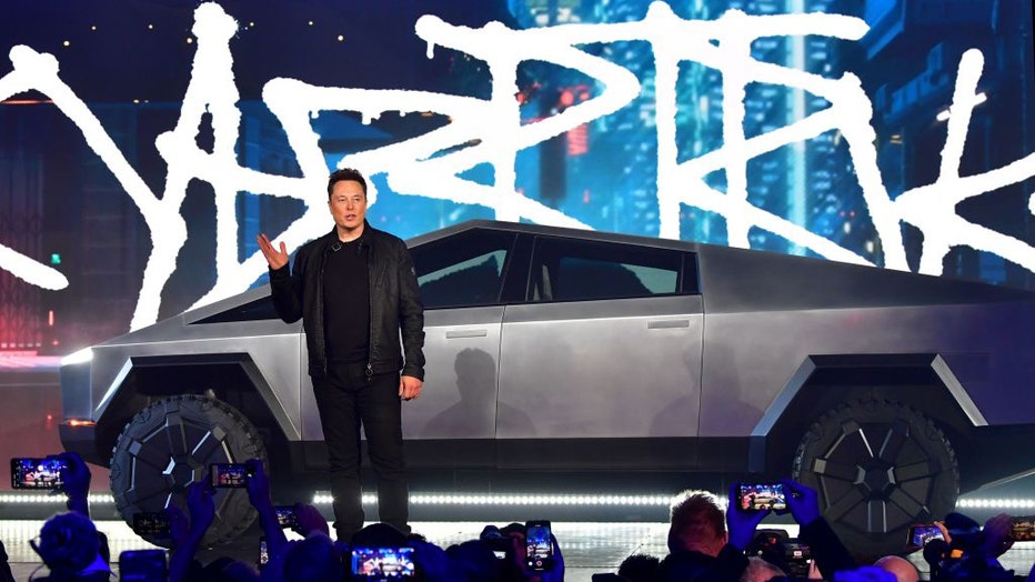 Elon-Musk-Tesla-cybertruck.jpg