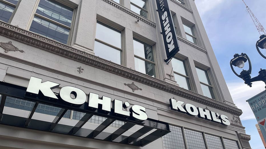 Kohls Free  Returns In-Store – Fixtures Close Up