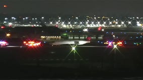 Milwaukee airport emergency landing, plane had landing gear issue