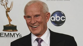 Comedian Tom Smothers, half of Smothers Brothers duo, dies at 86