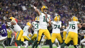 Packers beat Vikings, keeping playoff chances alive