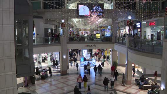 Holiday shoppers pack Bayshore, Mayfair: 'It's chaos'
