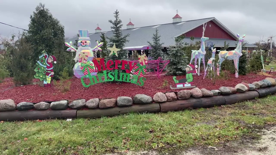 Apple Holler in Sturtevant kicks off family holiday show