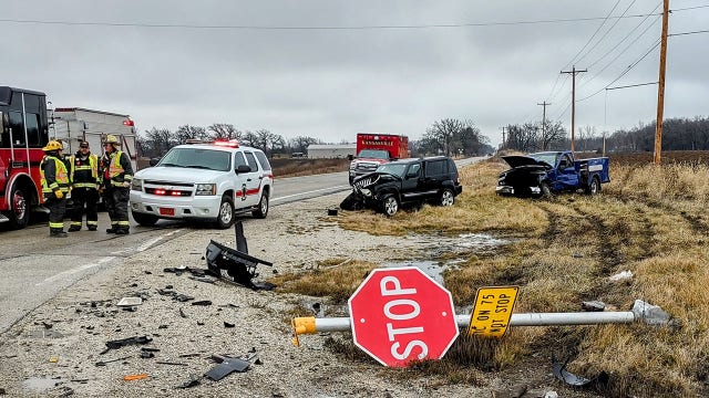 Racine County crash, 2 injured in town of Dover