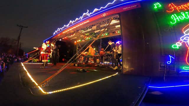 Holiday Train rolls into Wauwatosa, boosting holiday spirit