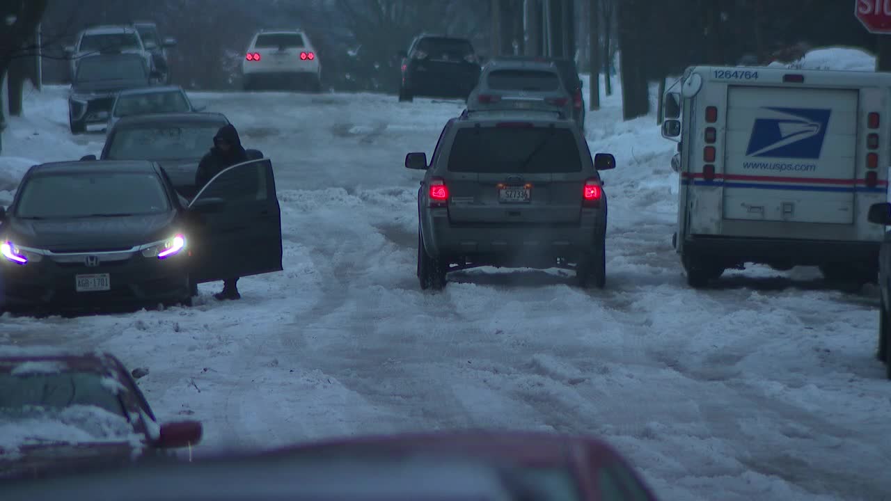 Wintry mix further frustrates Milwaukee drivers