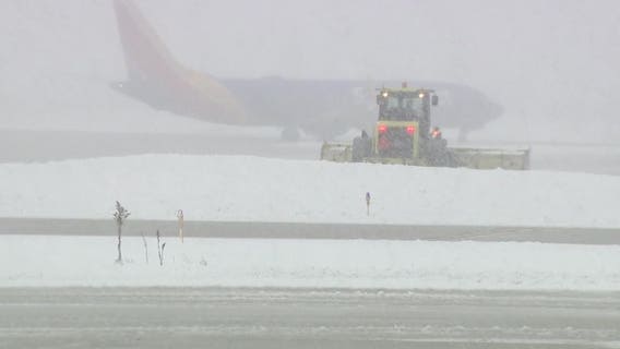 Milwaukee Mitchell Airport flight cancellations, delays Friday