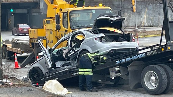 Milwaukee crash; Fond du Lac and Locust, driver hit utility pole, tree