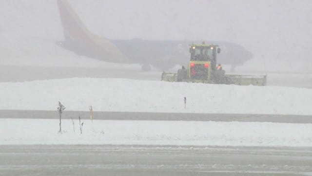 Milwaukee Mitchell Airport flight cancellations, delays Friday