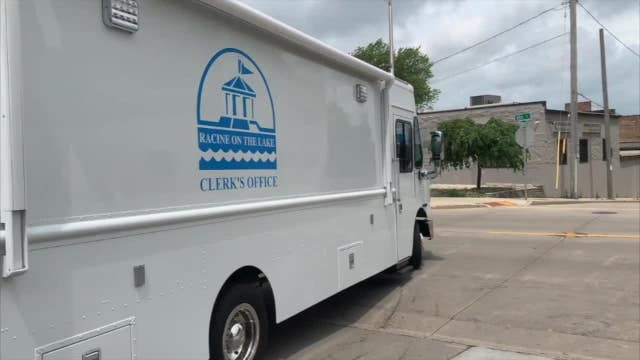 Wisconsin mobile absentee voting sites, ban stays in place for now