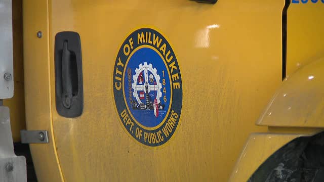 Milwaukee DPW: Reserve neighborhood cleanup boxes for spring 2026