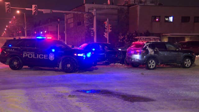 Milwaukee police squad crash, 2 officers injured, driver arrested