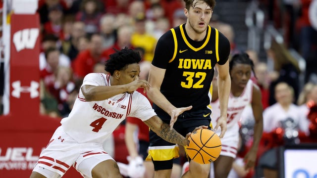 Wisconsin beats Iowa for 3rd straight win
