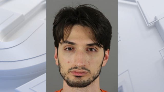 Teen inappropriate pictures blackmail, Milwaukee man enters plea