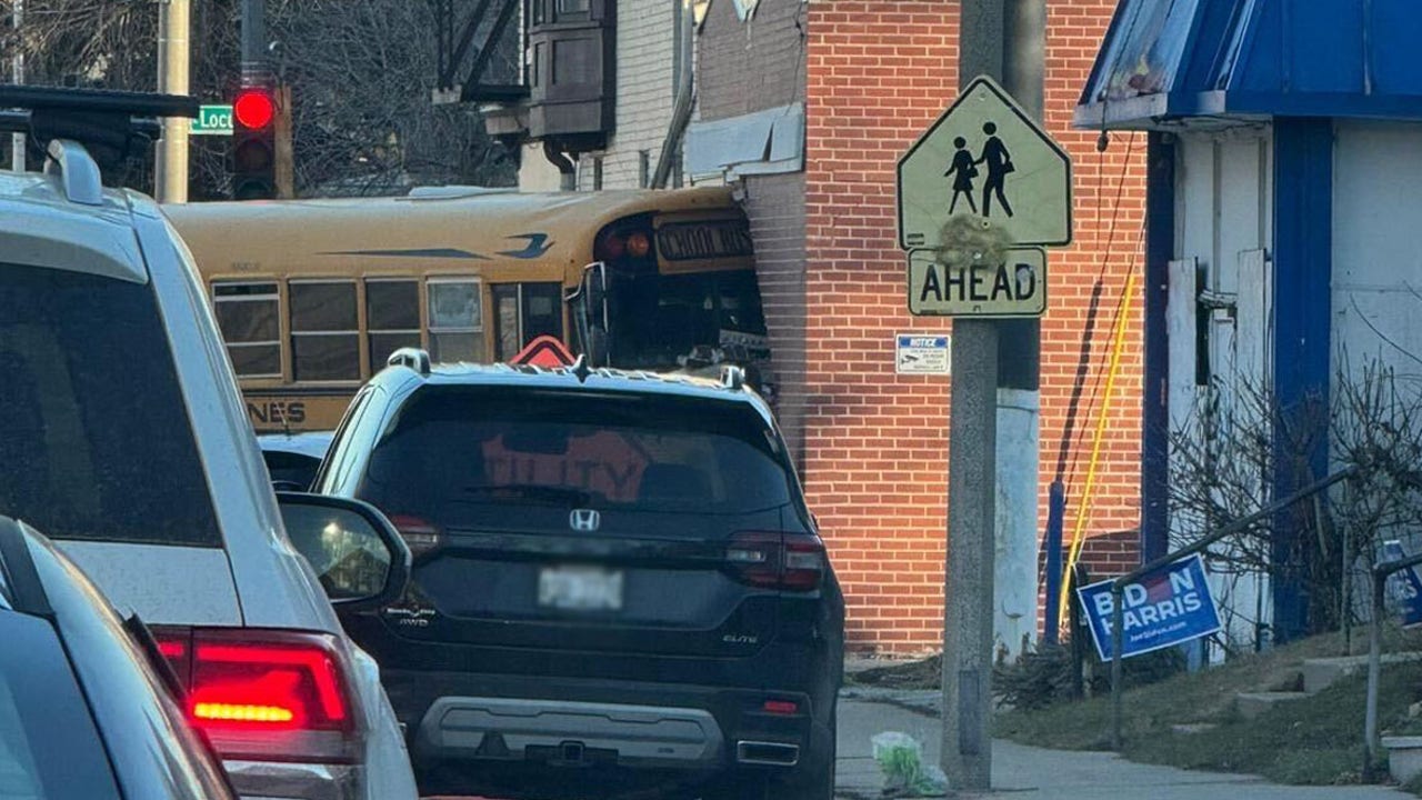 Milwaukee school bus crash; hit building near Holton and Locust