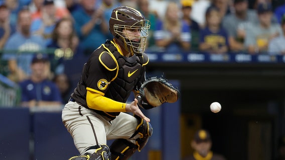 Brewers sign catcher Gary Sánchez to 1-year contract