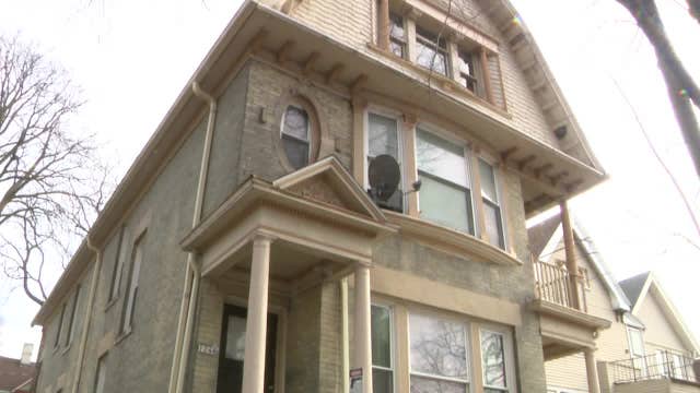 Milwaukee apartment fire; family of 12 displaced