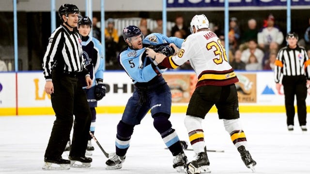 Admirals beat Chicago Wolves, winning streak reaches 15 games