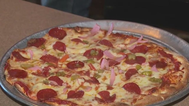 Lisa's Pizza in Milwaukee; new owners carry on tradition
