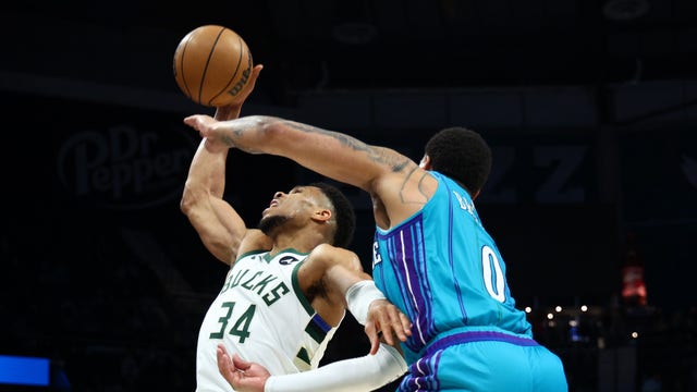 Bucks beat Hornets to sweep season series